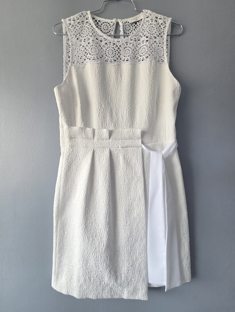 SANDRO PARIS WHITE EYELET COTTON CREAM BELTED MINI DRESS EU 36, US S, NEW